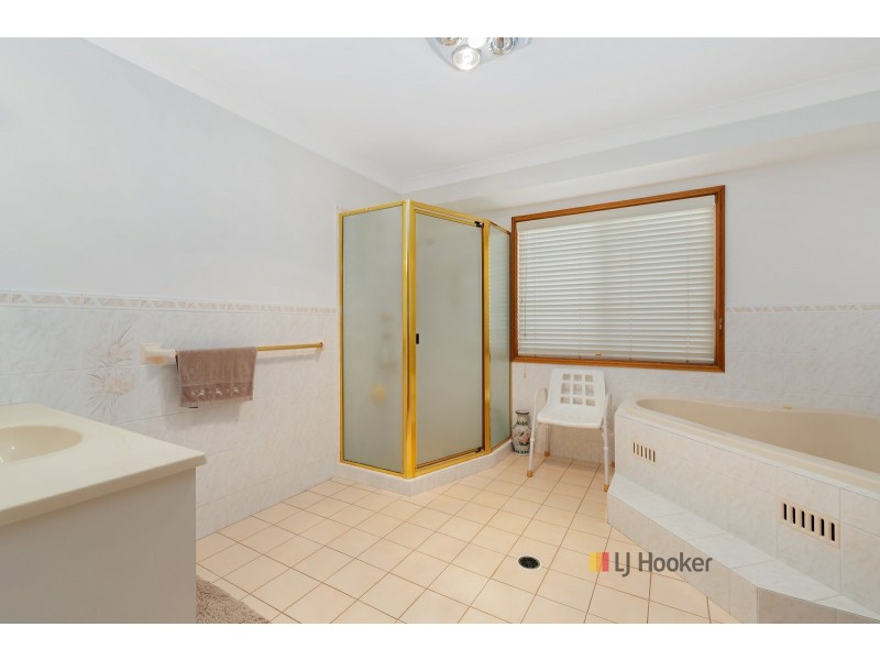 2A Friday Street, Tuggerawong NSW 2259