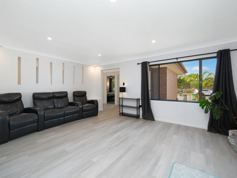 6 Deakin Avenue, Lake Munmorah NSW 2259