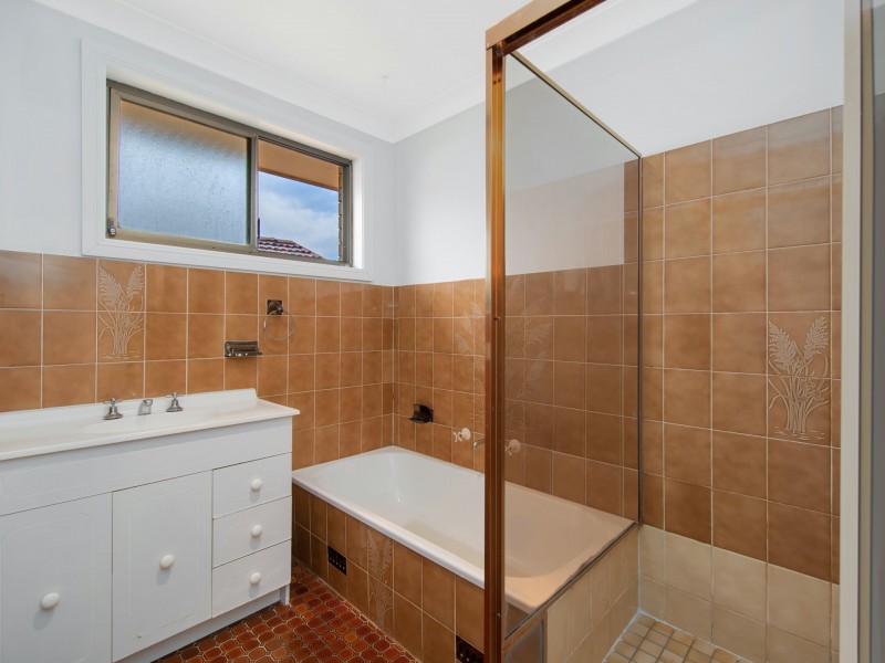 6 Deakin Avenue, Lake Munmorah NSW 2259