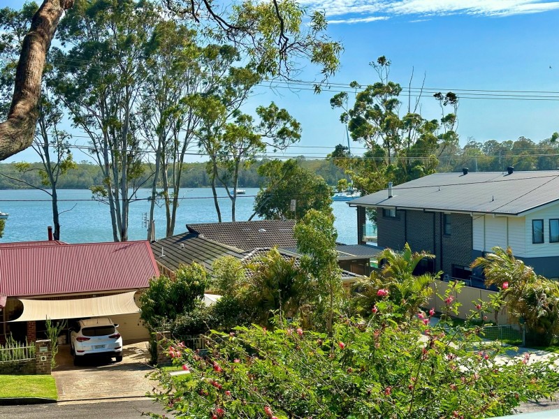 37 Lloyd Avenue, Chain Valley Bay NSW 2259
