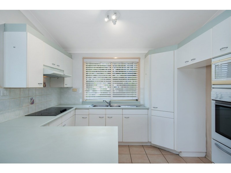 37 Lloyd Avenue, Chain Valley Bay NSW 2259