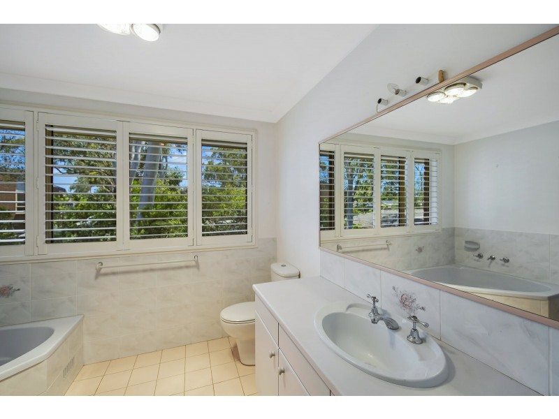 37 Lloyd Avenue, Chain Valley Bay NSW 2259