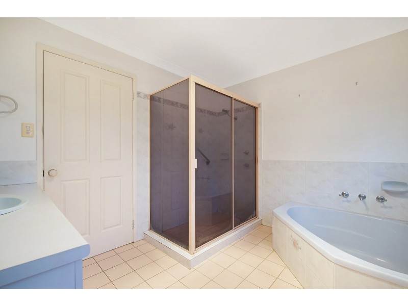 37 Lloyd Avenue, Chain Valley Bay NSW 2259
