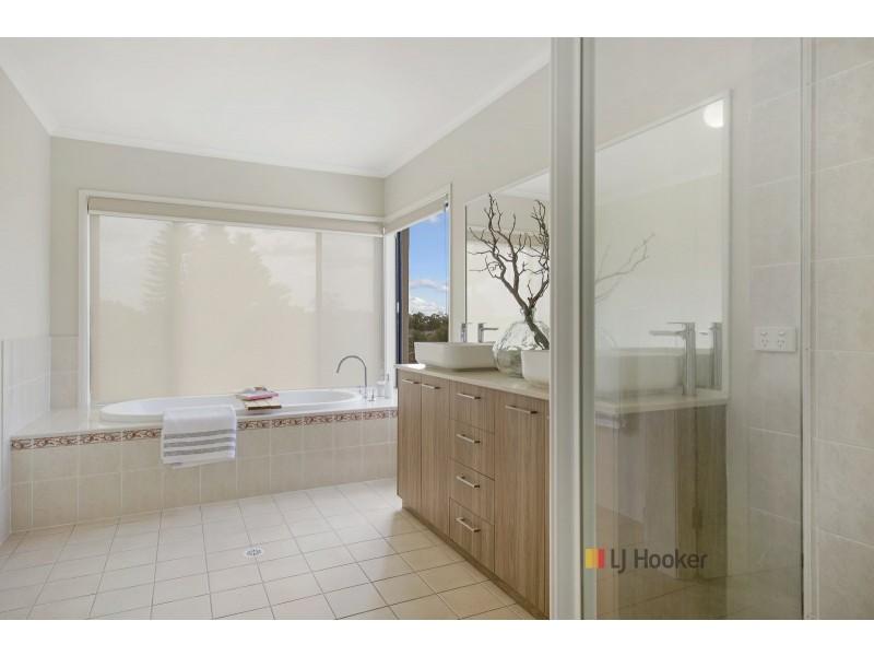 8 Swindon Close, Lake Haven NSW 2263