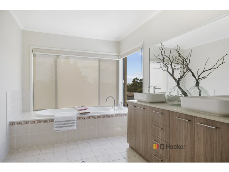 8 Swindon Close, Lake Haven NSW 2263