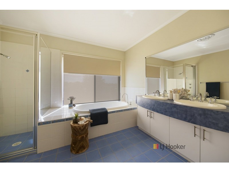 8 Swindon Close, Lake Haven NSW 2263