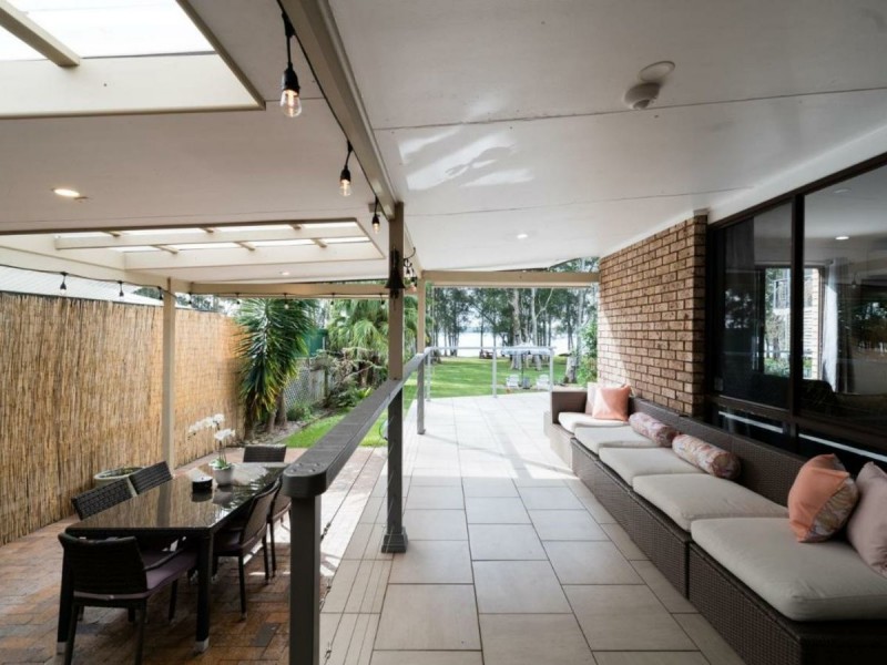 21 Lakeshore Avenue, Kingfisher Shores NSW 2259