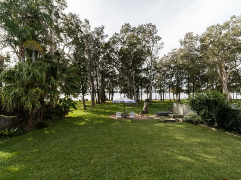 21 Lakeshore Avenue, Kingfisher Shores NSW 2259