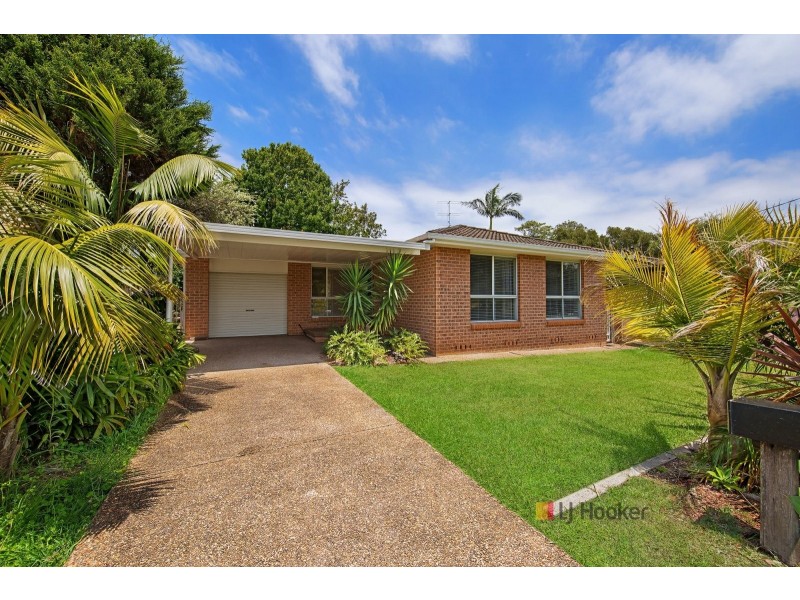 11 Fourth Avenue, Toukley NSW 2263