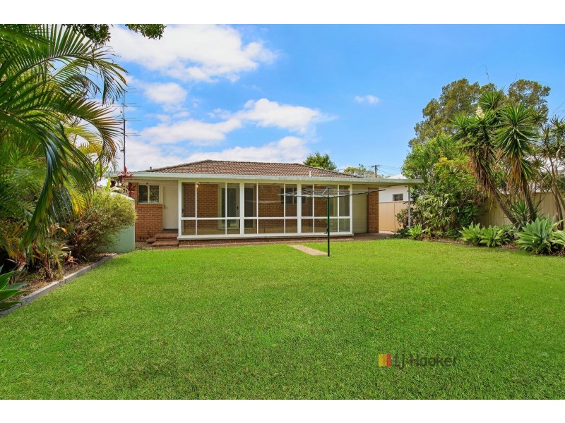 11 Fourth Avenue, Toukley NSW 2263