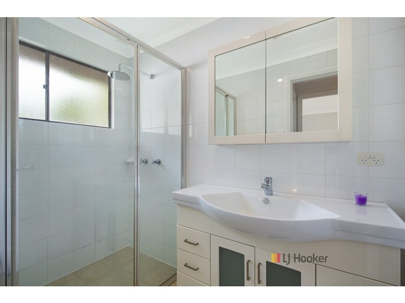 23 Warner Avenue, Tuggerawong NSW 2259