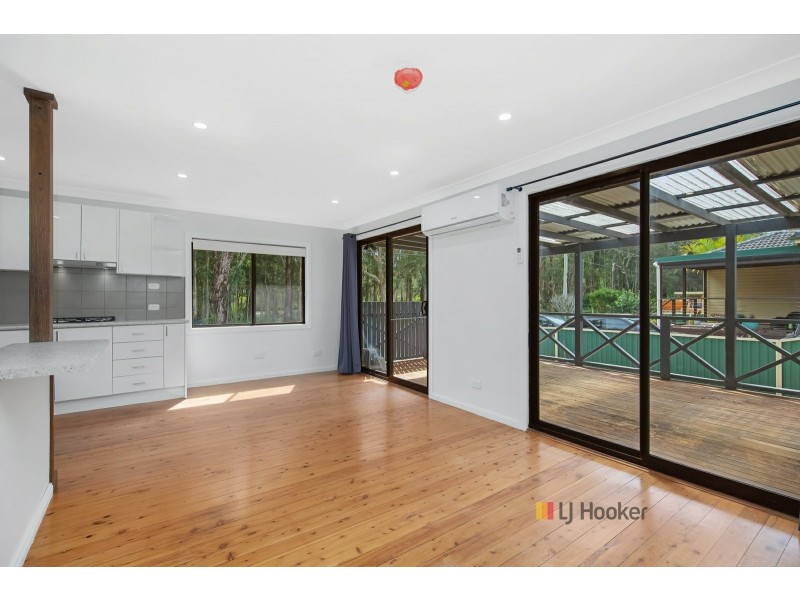 23 Warner Avenue, Tuggerawong NSW 2259