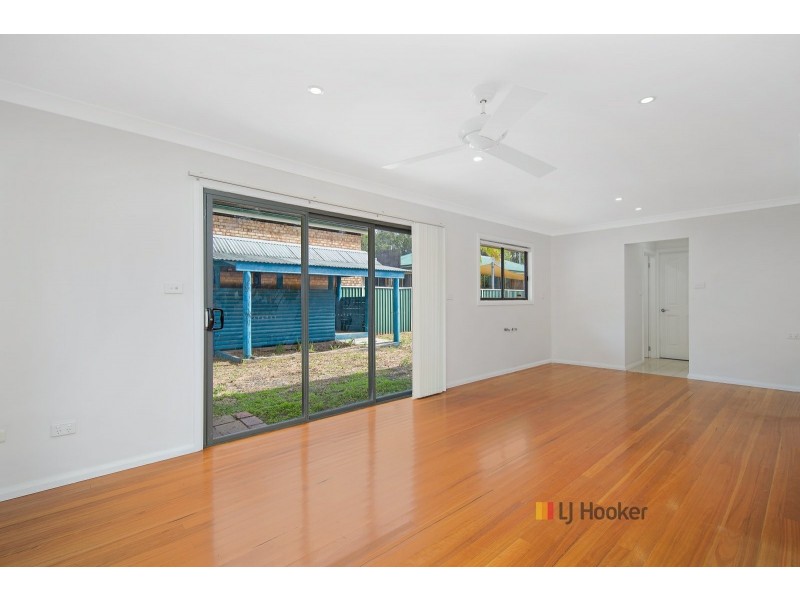 23 Warner Avenue, Tuggerawong NSW 2259