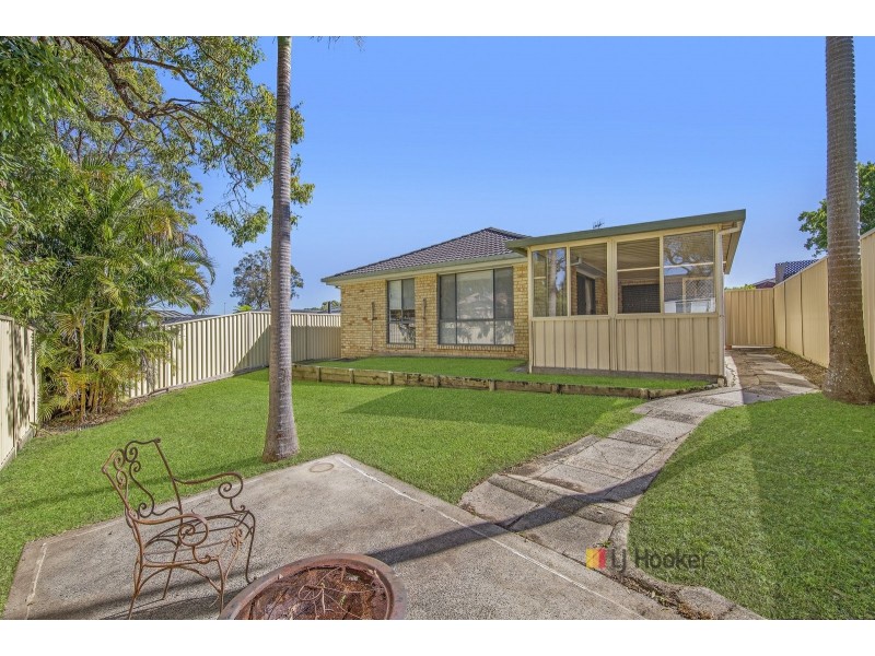 18 Waugh Close, Blue Haven NSW 2262