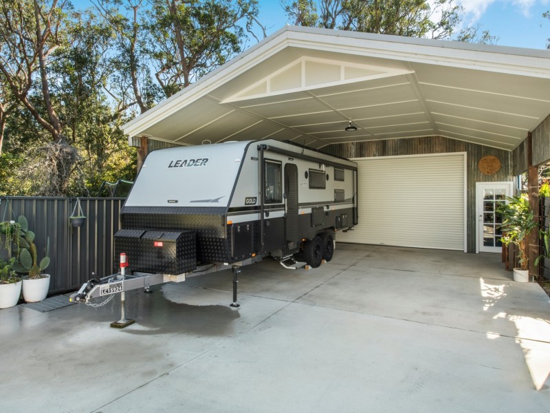 84 Cadonia Road, Tuggerawong NSW 2259