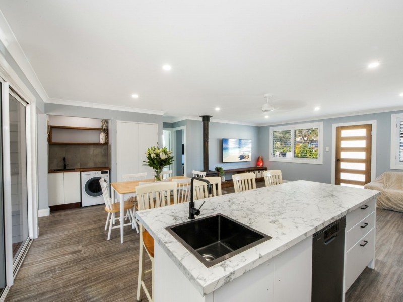 84 Cadonia Road, Tuggerawong NSW 2259