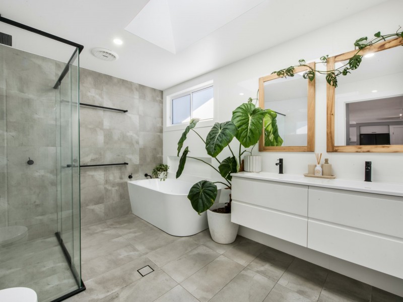 84 Cadonia Road, Tuggerawong NSW 2259
