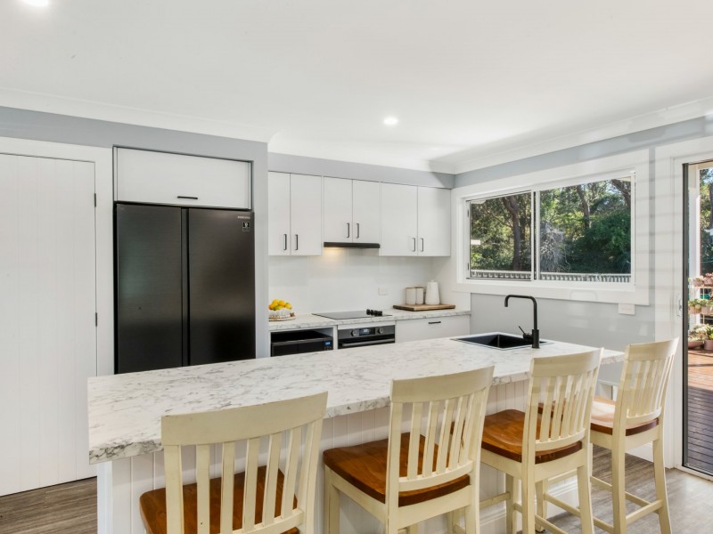 84 Cadonia Road, Tuggerawong NSW 2259