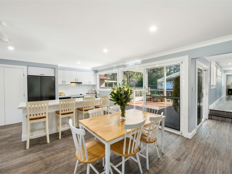 84 Cadonia Road, Tuggerawong NSW 2259