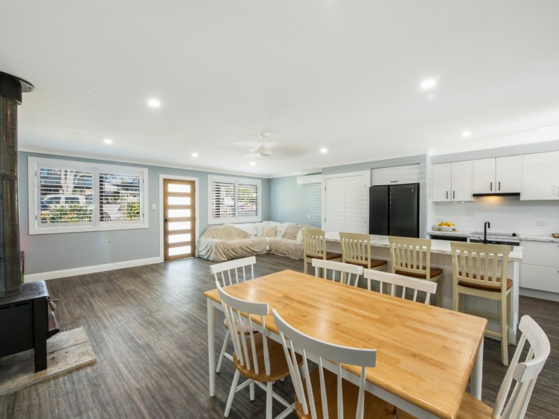 84 Cadonia Road, Tuggerawong NSW 2259
