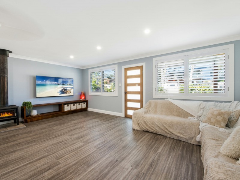 84 Cadonia Road, Tuggerawong NSW 2259