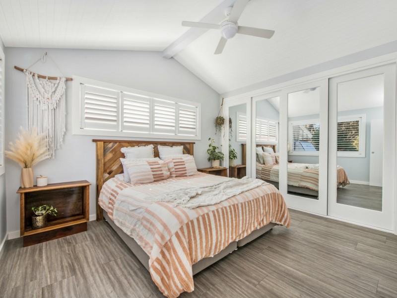 84 Cadonia Road, Tuggerawong NSW 2259