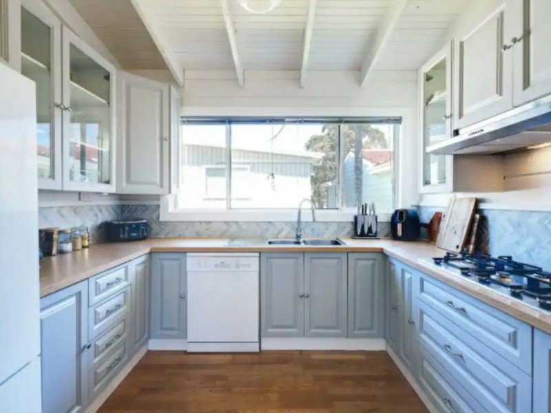 62 Lloyd Avenue, Chain Valley Bay NSW 2259