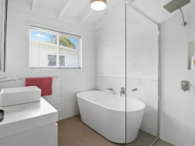 62 Lloyd Avenue, Chain Valley Bay NSW 2259