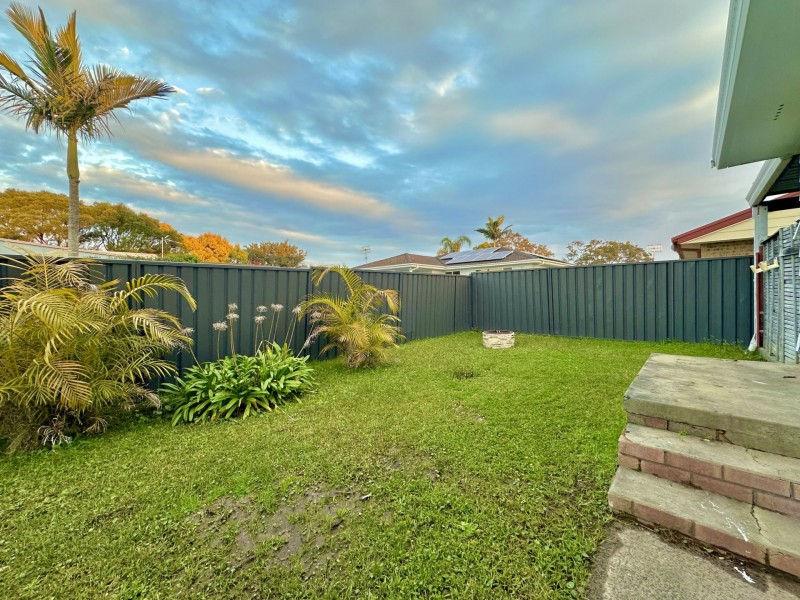 86 Manuka Parade, Gorokan NSW 2263