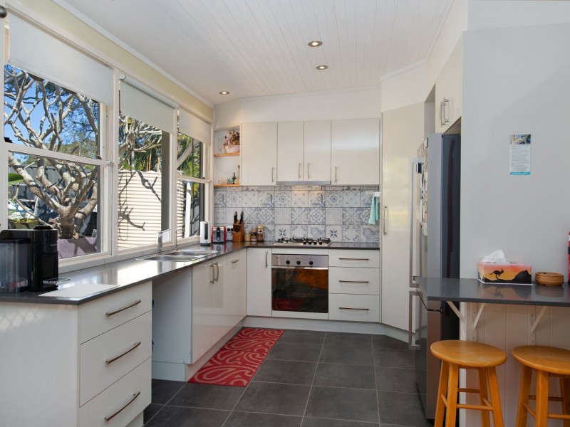 11 Lauren Avenue, Lake Munmorah NSW 2259