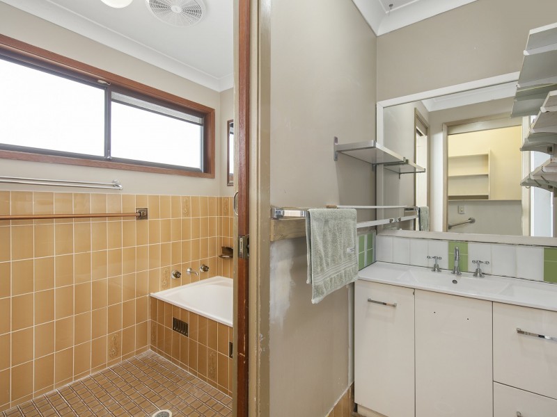 16 Allambee Crescent, Blue Haven NSW 2262