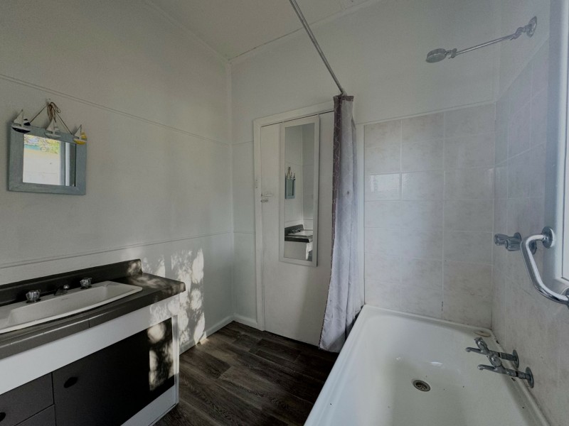 6 Delia Avenue, Budgewoi NSW 2262