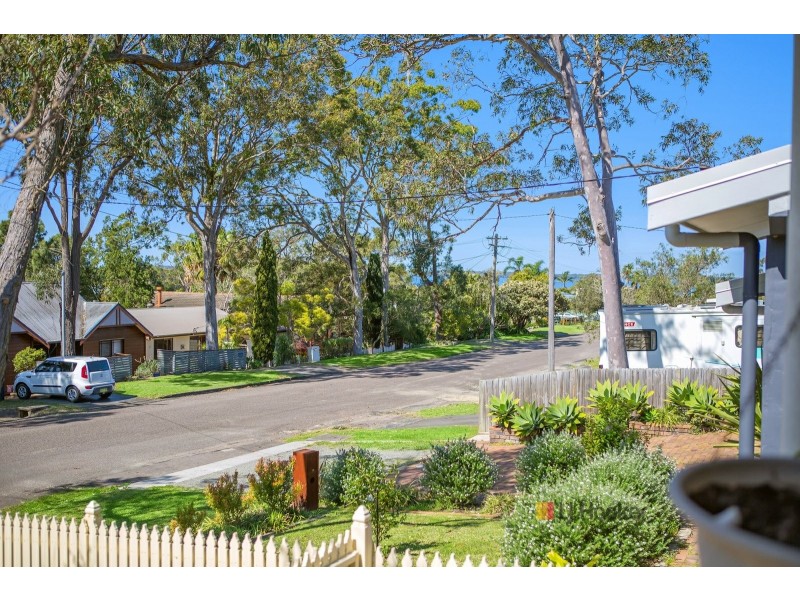 6 Jacqueline Avenue, Gorokan NSW 2263