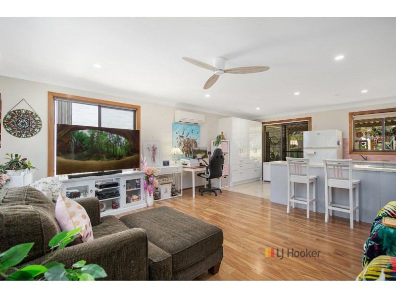 6 Jacqueline Avenue, Gorokan NSW 2263