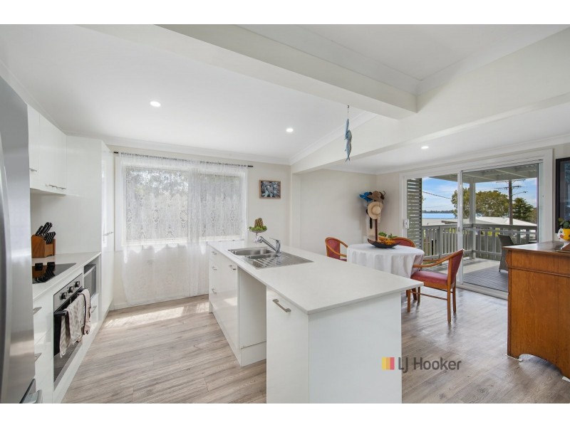 2a Ocean View Road, Gorokan NSW 2263