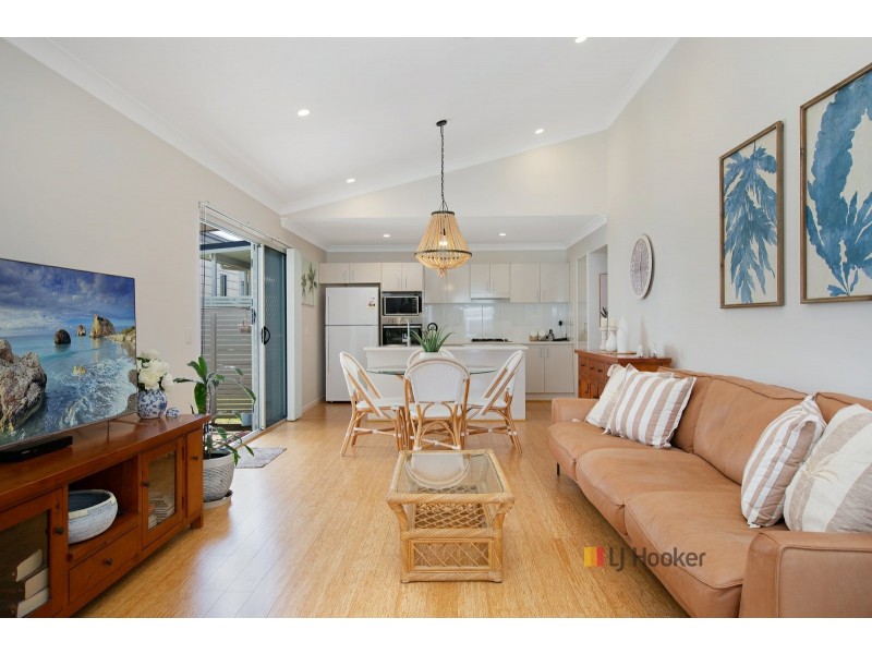 386/25 Mulloway Road, Chain Valley Bay NSW 2259