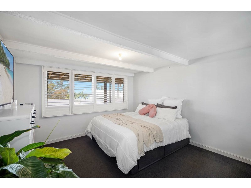 110 Griffith Street, Mannering Park NSW 2259