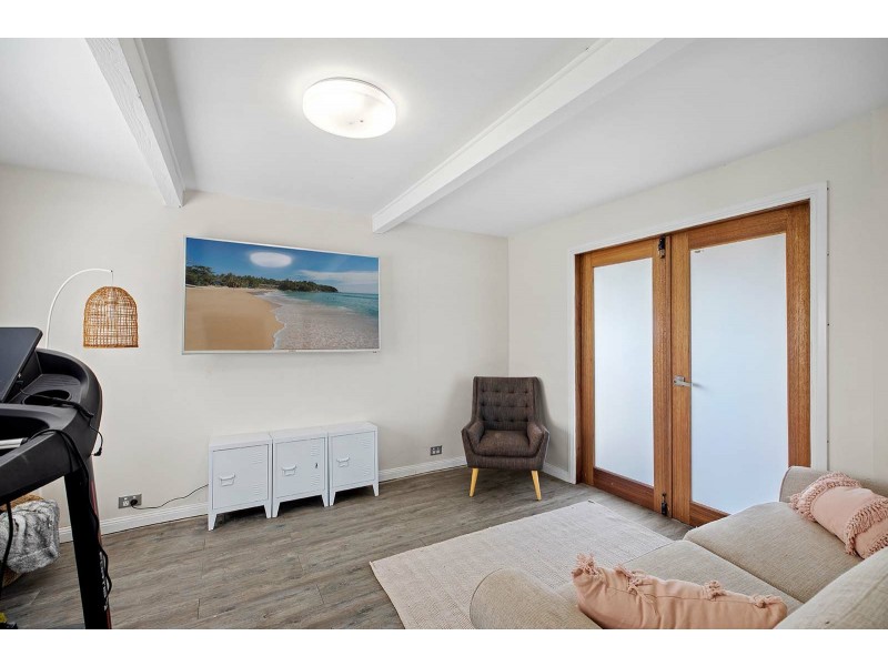 110 Griffith Street, Mannering Park NSW 2259