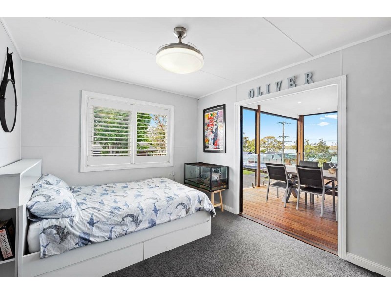 110 Griffith Street, Mannering Park NSW 2259