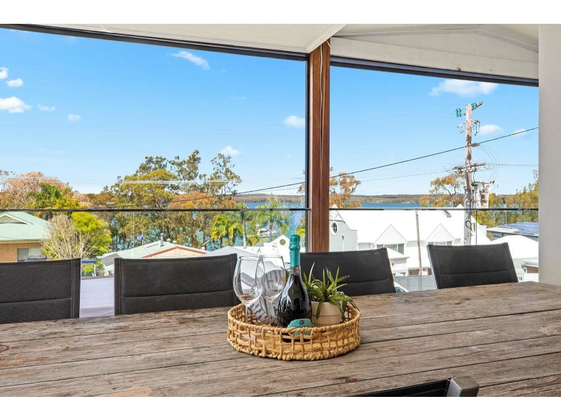 110 Griffith Street, Mannering Park NSW 2259
