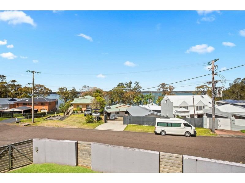 110 Griffith Street, Mannering Park NSW 2259