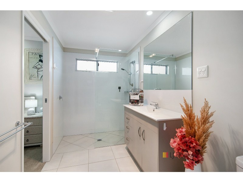 120a/2 Macleay Drive, Halekulani NSW 2262