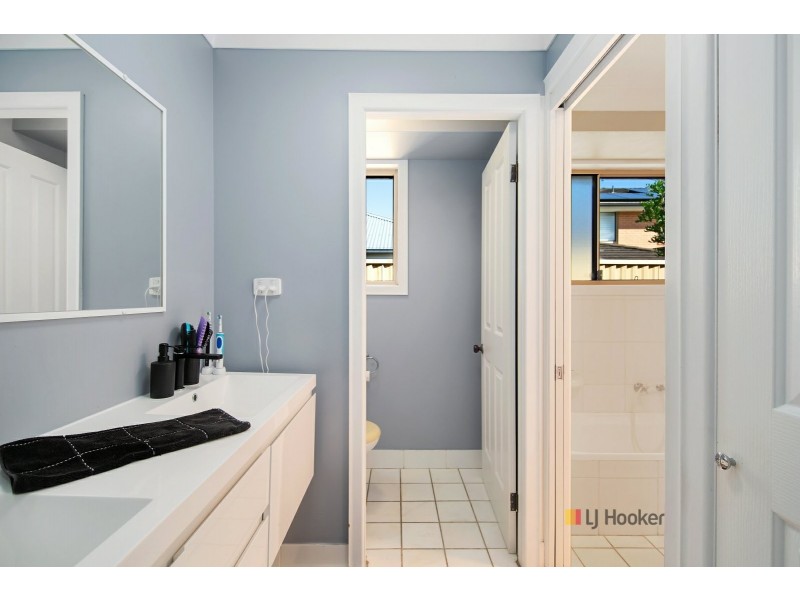 25 Elizabeth Bay Drive, Lake Munmorah NSW 2259