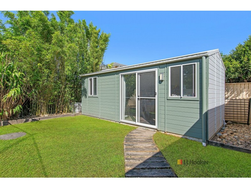 25 Elizabeth Bay Drive, Lake Munmorah NSW 2259
