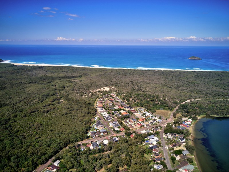 25 Elizabeth Bay Drive, Lake Munmorah NSW 2259