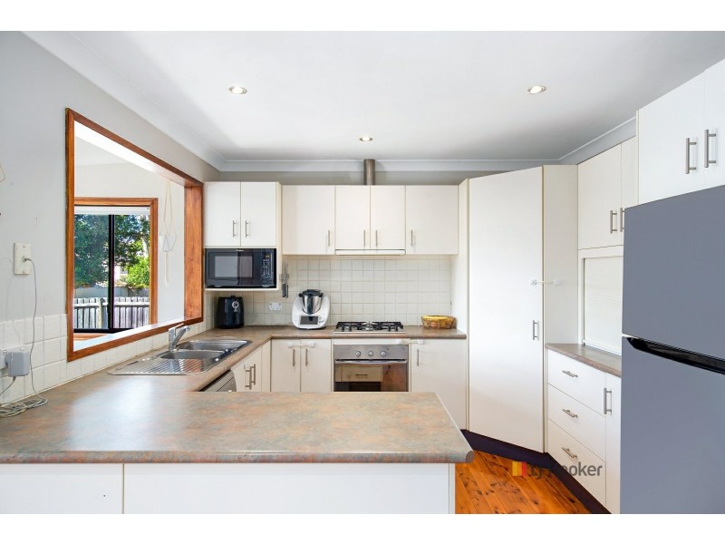 9 Lake Street, Wyee Point NSW 2259
