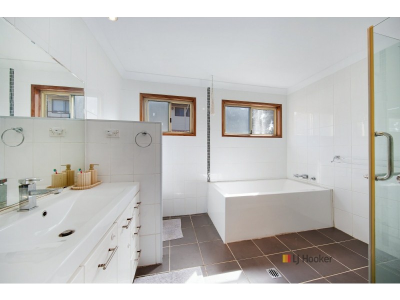 9 Lake Street, Wyee Point NSW 2259