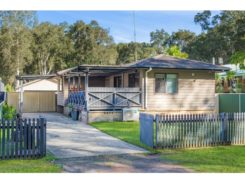 23 Warner Avenue, Tuggerawong NSW 2259