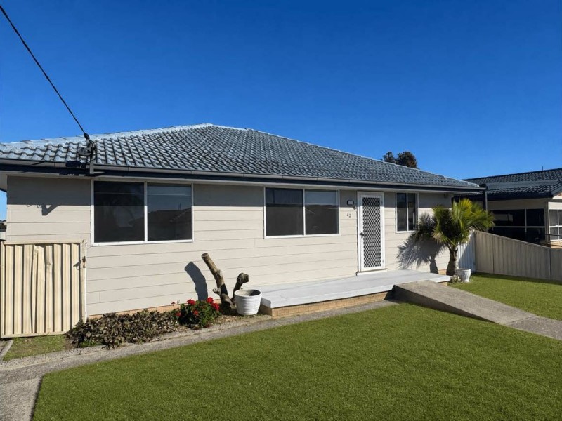 42 WOOLANA AVENUE, Budgewoi NSW 2262