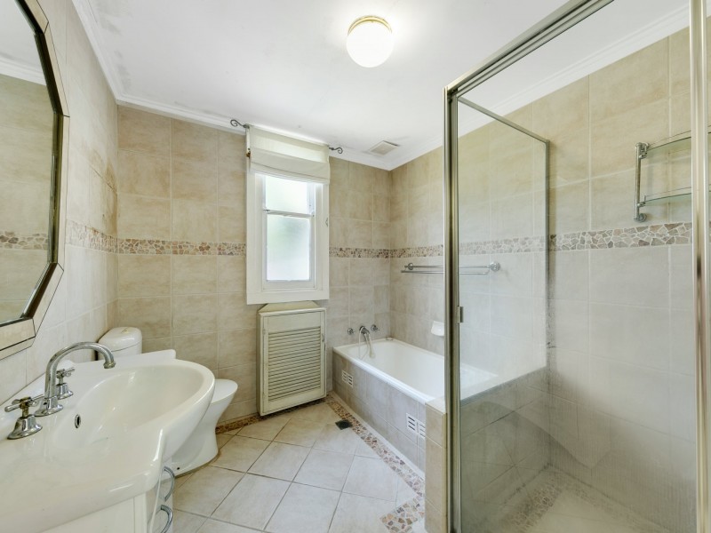 239 Buff Point Avenue, Buff Point NSW 2262